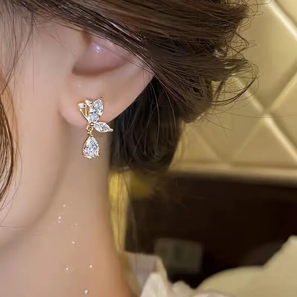 Earrings Butterflies Rhinestones Teardrop Dangle Elegant Small Dainty New - Picture 3 of 7